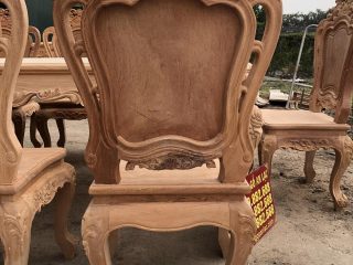 mặt lưng của ghế louis hoa lá tây