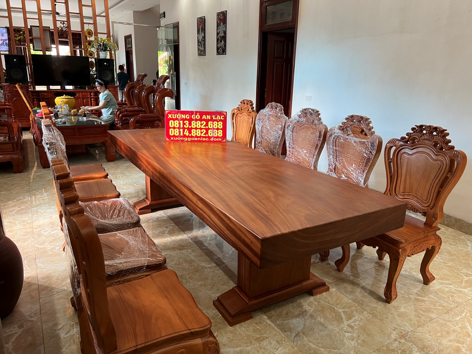 Bàn giao bộ bàn ăn nguyên khối gõ đỏ 10 ghế louis hoa lá tây không tay siêu vip (Chú Vạn, Hải Dương) 11 bộ bàn ăn gỗ gõ đỏ