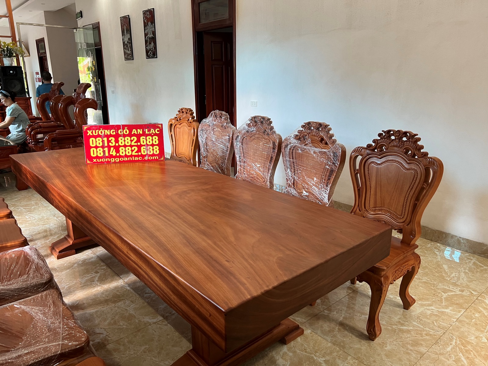 Bàn giao bộ bàn ăn nguyên khối gõ đỏ 10 ghế louis hoa lá tây không tay siêu vip (Chú Vạn, Hải Dương) 13 bàn ăn 10 ghế louis
