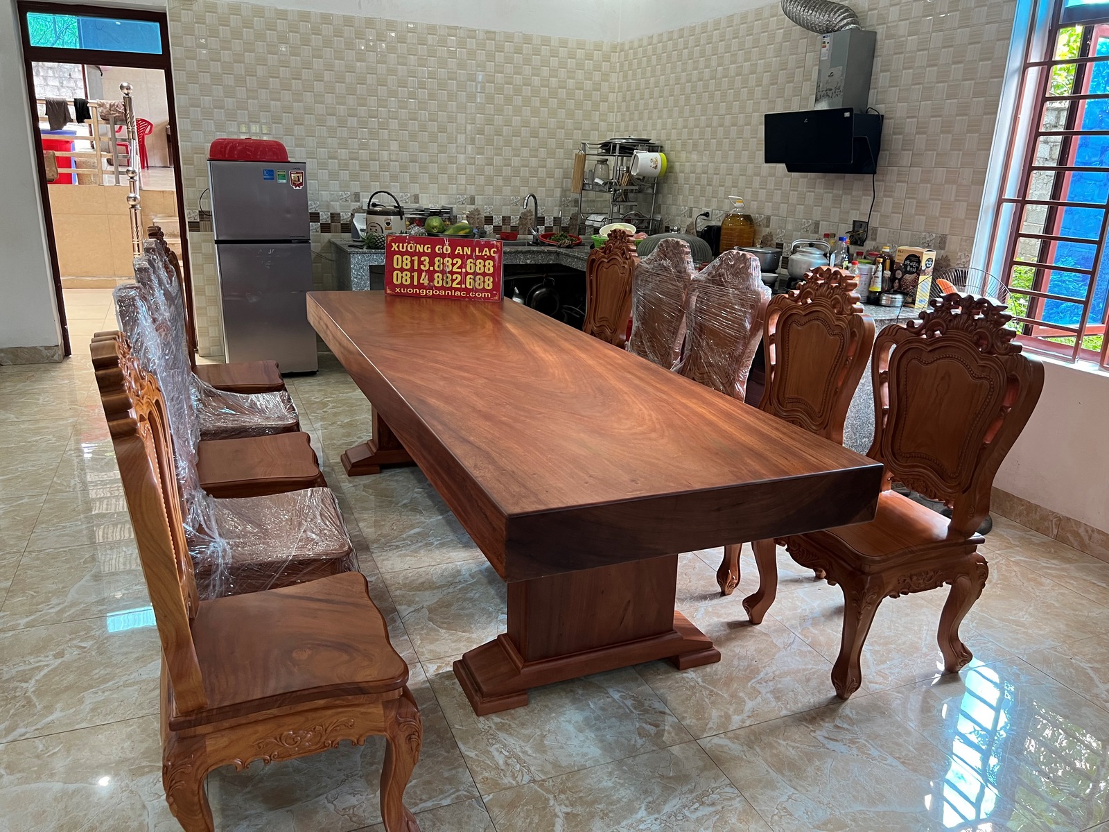 Bàn giao bộ bàn ăn nguyên khối gõ đỏ 10 ghế louis hoa lá tây không tay siêu vip (Chú Vạn, Hải Dương) 14 bộ bàn ghế ăn louis gỗ gõ đỏ cao cấp
