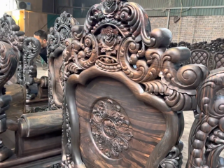 lưng ghế đục hoa lá tây y mặt trước