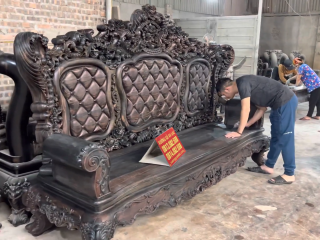 dáng ghế trường cao bề thế