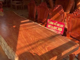 mẫu bàn ăn gỗ nguyên khối lớn