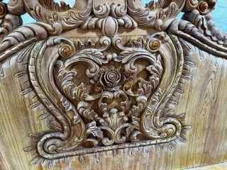 Bộ bàn ghế louis hoàng gia nguyên khối chân 18 6 món gỗ hương đá hoàn thiện mộc (Anh Khôi, Thái Nguyên) 32 trung tâm vách đục hoa hồng