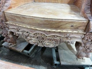 Bộ bàn ghế louis hoàng gia nguyên khối chân 18 6 món gỗ hương đá hoàn thiện mộc (Anh Khôi, Thái Nguyên) 42 ghế đơn mặt nguyên khối