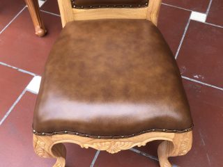 Bộ bàn trà ghế louis gỗ gõ đỏ bọc da bò thật nhập khẩu Italia siêu vip (Anh Tuấn, Huế) 18 Mặt ngồi bọc da bò Italia