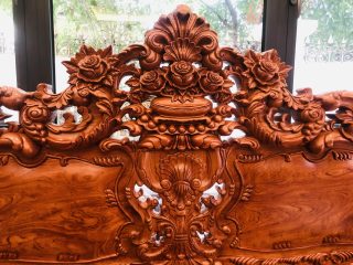 chương ghế đục giỏ hoa hồng lá tây