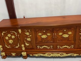 kệ tivi đục hoa hồng lá tây