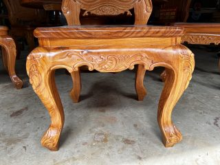 chân và yếm ghế đục hoa lá tây