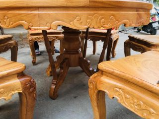 bàn ăn phong cách louis hoàng gia