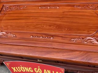 Mẫu bàn ghế Louis hoàng gia chân 12 gỗ hương đá Vip (Chú Bắc, Thái Bình) 16 Mặt bàn khung tranh đục hoa lá tây