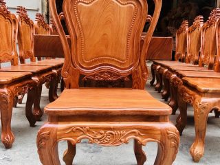 mặt chính diện của mẫu ghế louis