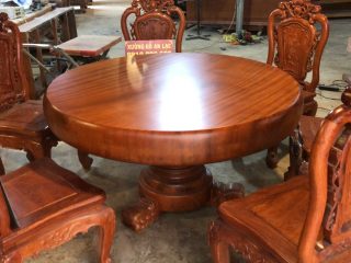 mẫu bàn tròn gỗ gõ đỏ nguyên khối