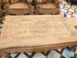 Siêu phẩm bàn ghế hoàng gia nữ hoàng gỗ hương đá tay 18 chân 20 hàng vip (Anh Đồng, Hưng Yên) 27 cận cảnh mặt bàn louis hoàng gia