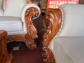 Siêu phẩm bàn ghế hoàng King bọc đệm cao cấp (Anh Nghiêm, Đà Nẵng) 24 Chân ghế nguyên khối lá tây