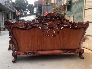 Mặt sau của đoản dài louis