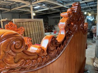 Siêu phẩm bàn ghế louis hoàng gia nguyên khối chân 18 6 món gỗ Hương Đá (Chú Định, Hải Phòng) 27 mặt sau của đoản dài