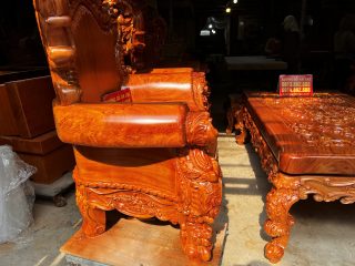 Siêu phẩm bàn ghế louis hoàng gia nguyên khối chân 18 6 món gỗ Hương Đá (Chú Định, Hải Phòng) 32 ghế đơn louis tân cổ điển gỗ hương cao cấp