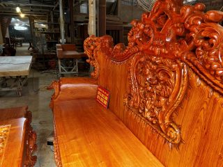 Siêu phẩm bàn ghế louis hoàng gia nguyên khối chân 18 6 món gỗ Hương Đá (Chú Định, Hải Phòng) 21 mặt ngồi nguyên khối gỗ hương