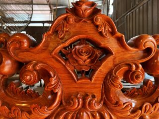 Siêu phẩm bàn ghế louis hoàng gia nguyên khối chân 18 6 món gỗ Hương Đá (Chú Định, Hải Phòng) 22 đỉnh chương đục mẫu mới