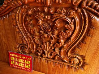 Siêu phẩm bàn ghế louis hoàng gia nguyên khối chân 18 6 món gỗ Hương Đá (Chú Định, Hải Phòng) 24 trung tâm vách đục hoa hồng lá tây tạo điểm nhấn