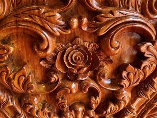 Siêu phẩm bàn ghế louis hoàng gia nguyên khối chân 18 6 món gỗ Hương Đá (Chú Định, Hải Phòng) 25 cận cảnh họa tiết hoa hồng lá tây