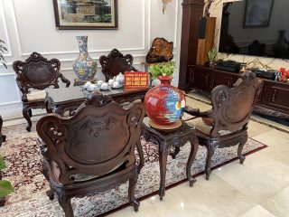 Siêu phẩm bàn ghế Louis Pháp 10 món và kệ tivi gỗ cẩm lai hàng vip (Chú Tịnh, Thanh Hóa) 18 mặt lưng của ghế đục họa tiết