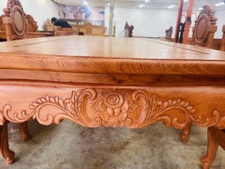 yếm bàn chạm hoa hồng lá tây