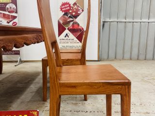 lưng ghế cong ngả nhẹ nhàng