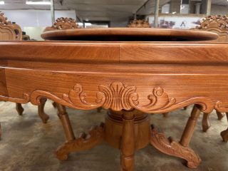 Bàn ăn tròn 10 ghế louis gỗ gõ đỏ cao cấp (Anh Vũ, Thái Bình) 16 yếm bàn vén lượn hoa lá tây