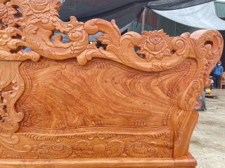 họa tiết chạm khắc sau ghế