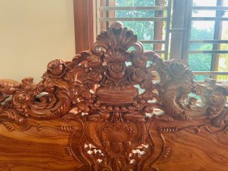 Bàn giao bộ bàn ghế hoàng gia 6 món và kệ tivi gỗ hương đá (Anh Tuấn, Hà Nam) 21 chương ghế đục giỏ hoa hồng