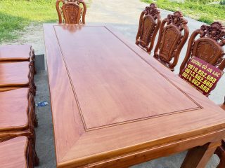 bàn ăn mặt trơn