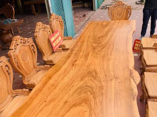 mặt bàn giữ trơn bóng mướt