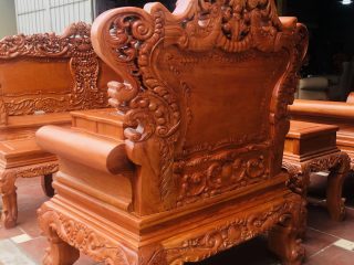 Bộ bàn ghế hoàng gia louis hoa lá tây gỗ hương đá cao cấp (Anh Tiến, Thái Bình) 26 mặt lưng ghế chạm họa tiết