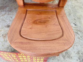 mặt ngồi khung tranh