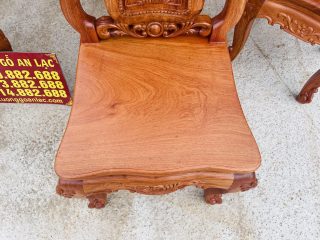 Mẫu bàn ăn tròn cùng 8 ghế hồng hạt gỗ hương đá (Anh An, Hà Nam) 18 mặt ghế liền tấm gỗ hương đá