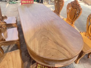 Mẫu bàn ăn bầu dục kết hợp 8 ghế louis ngọc mặt trời gỗ gõ đỏ cao cấp (Anh Quân, Hà Tĩnh) 11 mẫu bàn ăn bầu dục gỗ gõ đỏ