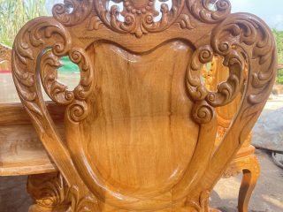 Mẫu bàn ăn bầu dục kết hợp 8 ghế louis ngọc mặt trời gỗ gõ đỏ cao cấp (Anh Quân, Hà Tĩnh) 16 vách ghế đục ngọc mặt trời hoa lá tây