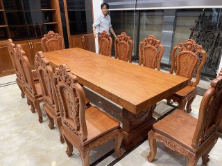 siêu phẩm bàn ăn nguyên khối