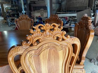 chương ghế đục hoa lá tây