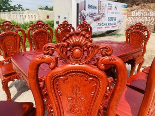 cận cảnh chương hoa lá tây của mẫu ghế ăn