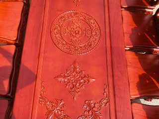 mặt bàn khung tranh chạm hoa lá tây