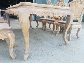 hệ chân louis cong cách điệu