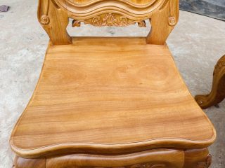 mặt ngồi ván tràn rộng rãi.