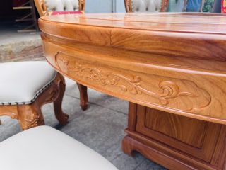 Bàn ăn tròn 8 ghế louis bọc đệm gỗ gõ đỏ cao cấp (Anh Tú, Hai Bà Trưng - Hà Nội) 19 yếm bàn chạm hoa lá tây