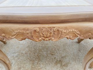 Bản mộc bộ bàn ăn hoàng gia 8 ghế louis gỗ gõ đỏ cao cấp (Chú Học, Vĩnh Phúc) 16 cận cảnh họa tiết hoa hồng lá tây