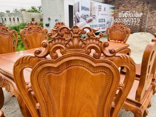 Bộ bàn ăn 8 ghế phong cách hoàng gia gỗ gõ đỏ (Anh Thế, Hải Phòng) 20 chương ghế đục vòm hoa lá tây