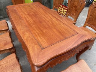 mặt bàn giữ trơn bóng mướt