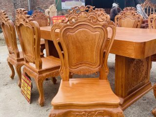 mặt chính diện của mẫu ghế louis